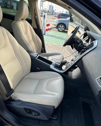 Volvo XC 60 cena 88900 przebieg: 106000, rok produkcji 2016 z Bydgoszcz małe 529